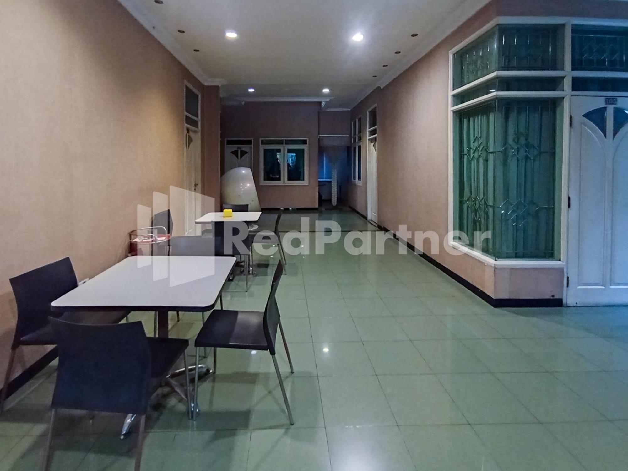 Nillo Hotel Kebumen Mitra Reddoorz Zewnętrze zdjęcie